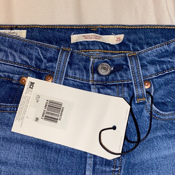 Levi jeans. Light/medium wash. Size 25. New with tags. - Picture 2 of 3
